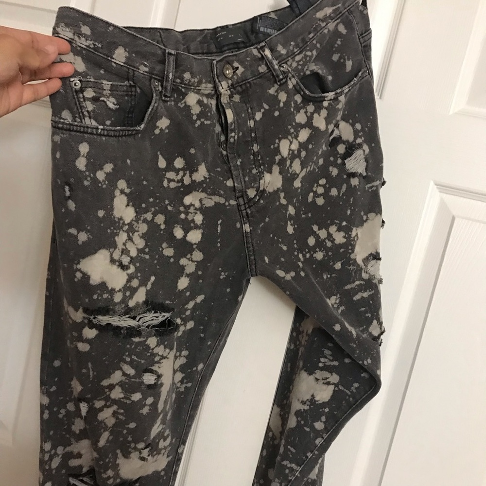 Zara Men’s Distressed Jeans